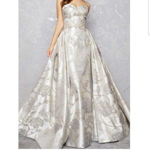 NWT Mac Duggal gown